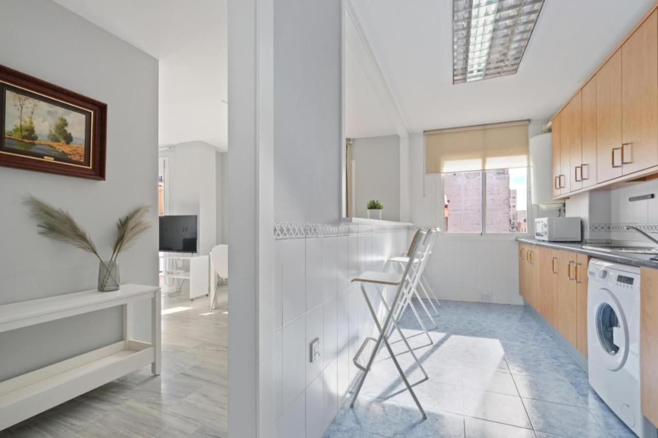 Apartamento En Calle Cuarteles De Dos Habitaciones マラガ エクステリア 写真