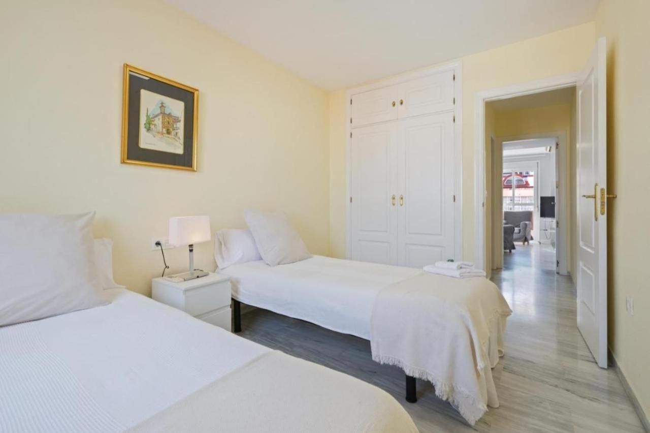 Apartamento En Calle Cuarteles De Dos Habitaciones マラガ エクステリア 写真