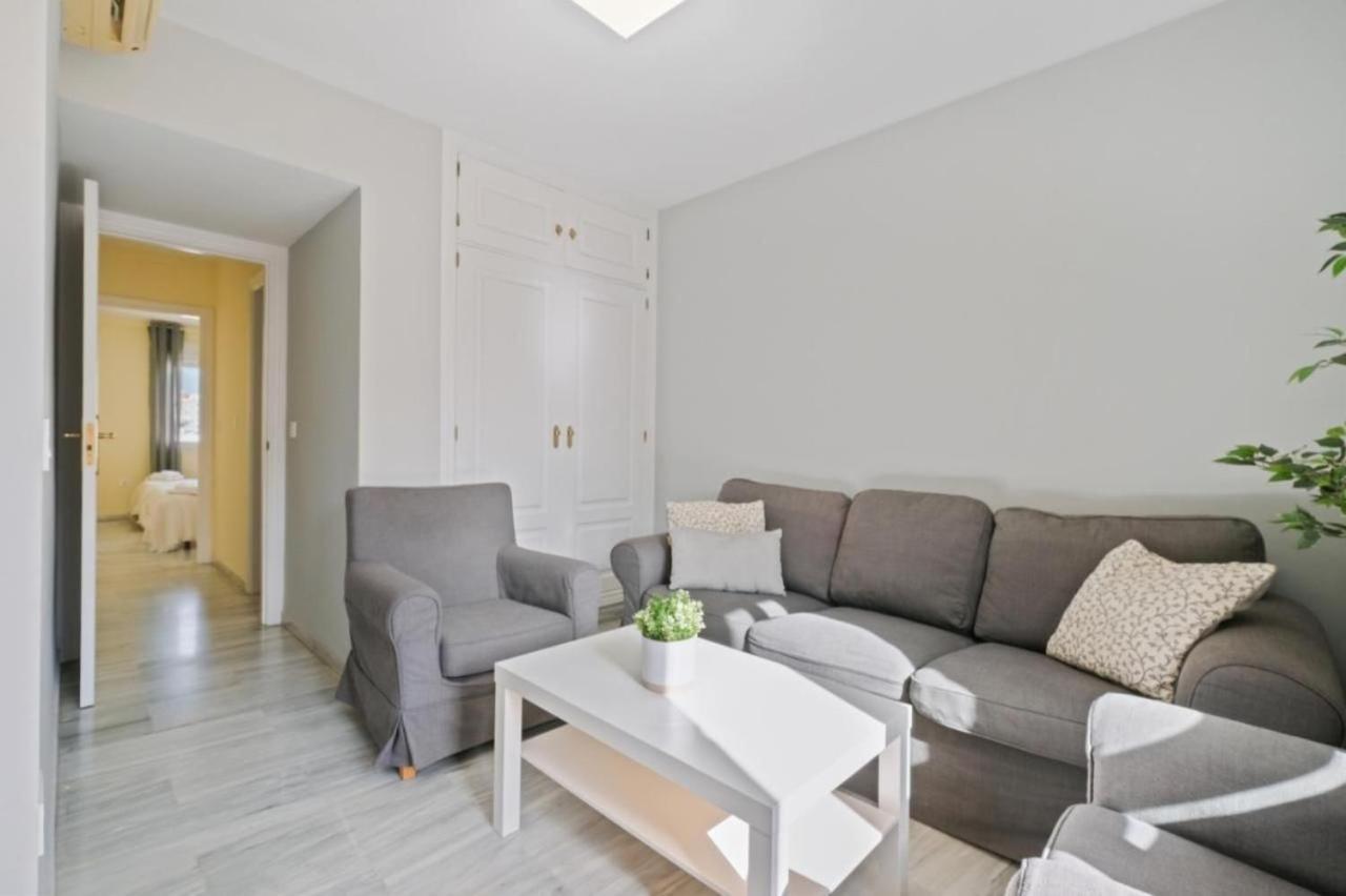 Apartamento En Calle Cuarteles De Dos Habitaciones マラガ エクステリア 写真