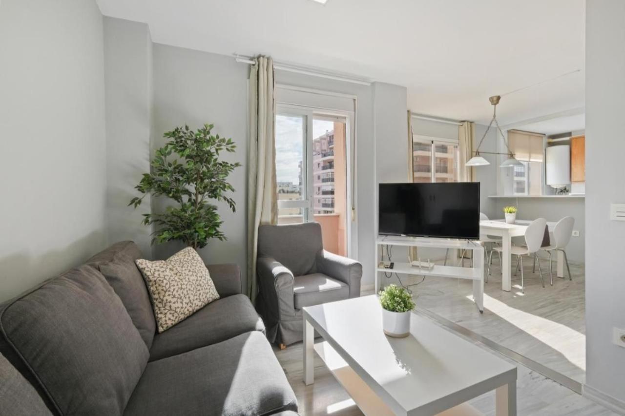 Apartamento En Calle Cuarteles De Dos Habitaciones マラガ エクステリア 写真