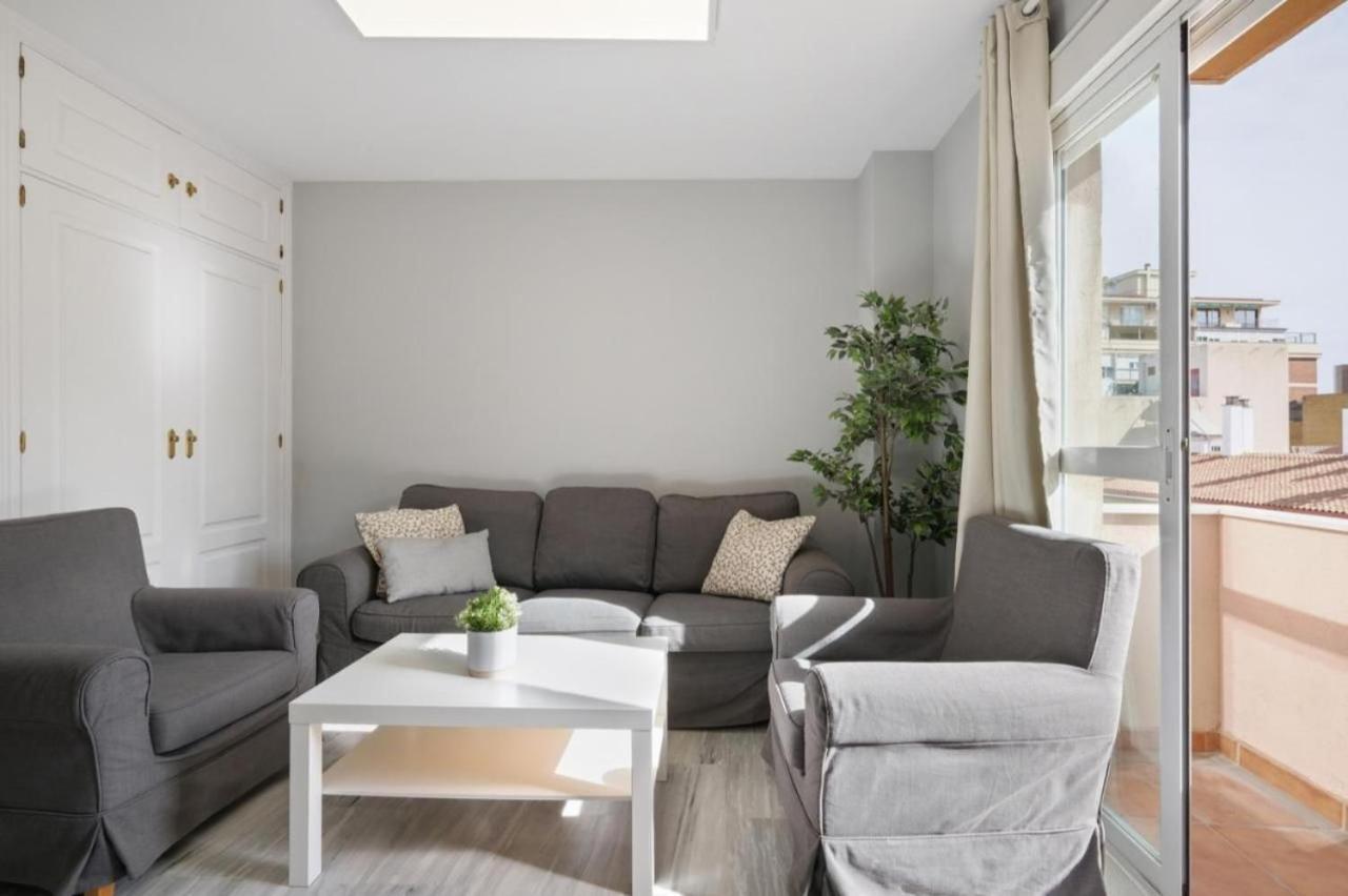 Apartamento En Calle Cuarteles De Dos Habitaciones マラガ エクステリア 写真