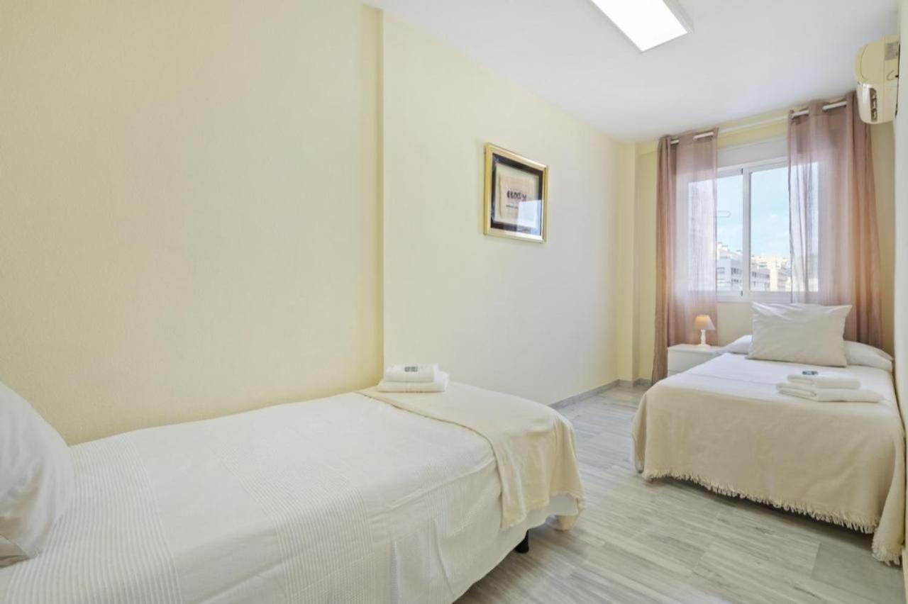 Apartamento En Calle Cuarteles De Dos Habitaciones マラガ エクステリア 写真