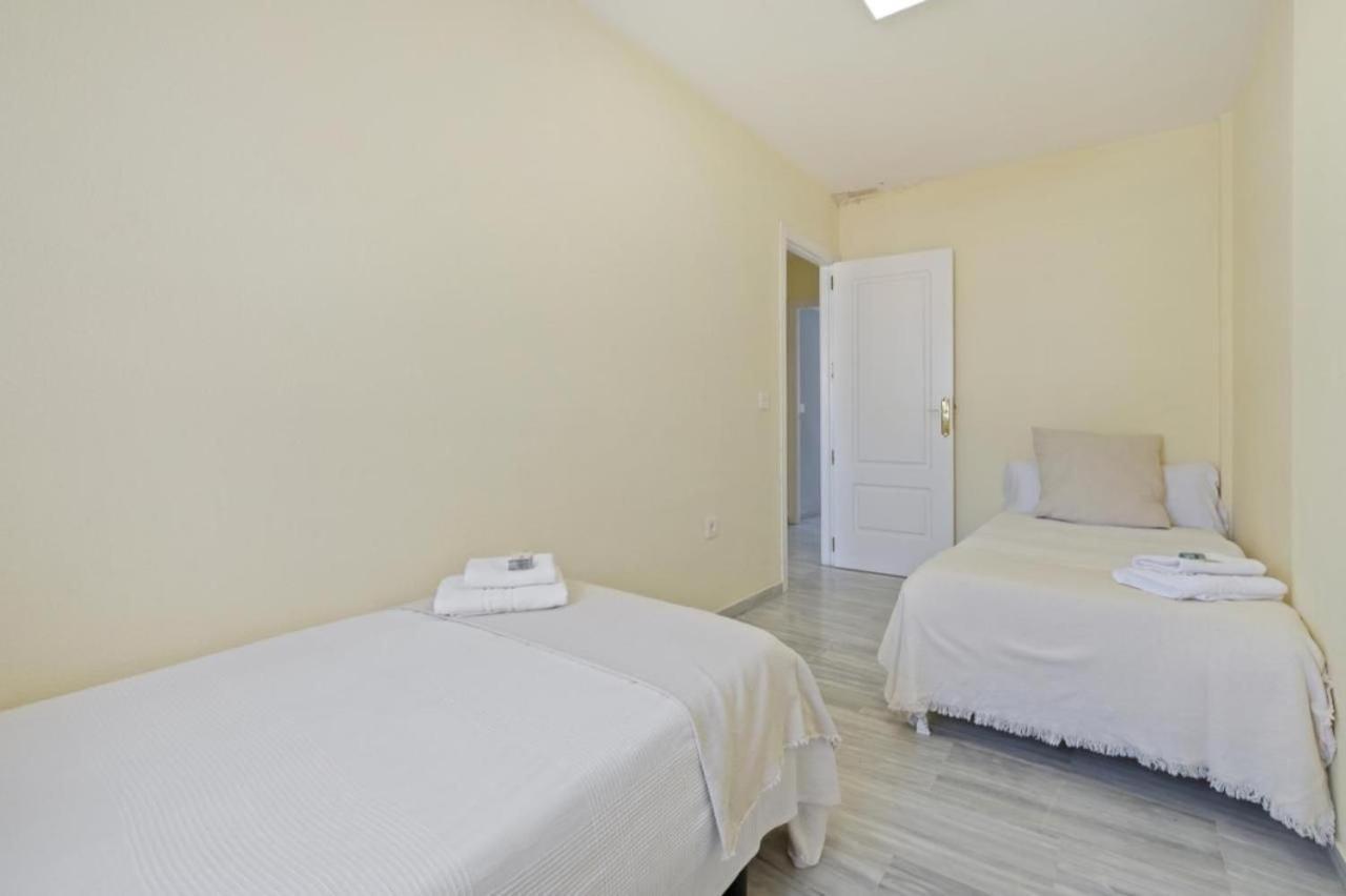 Apartamento En Calle Cuarteles De Dos Habitaciones マラガ エクステリア 写真