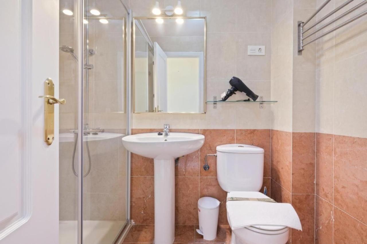 Apartamento En Calle Cuarteles De Dos Habitaciones マラガ エクステリア 写真