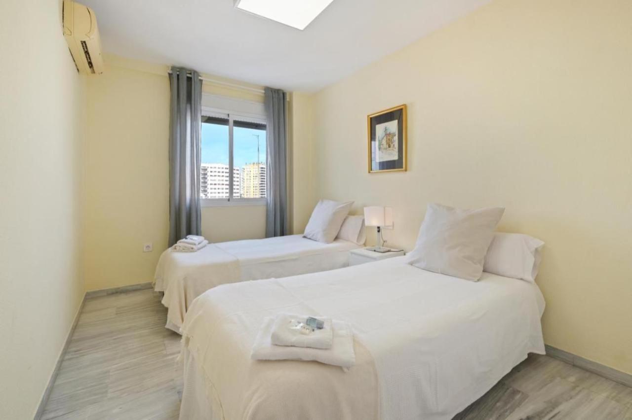 Apartamento En Calle Cuarteles De Dos Habitaciones マラガ エクステリア 写真